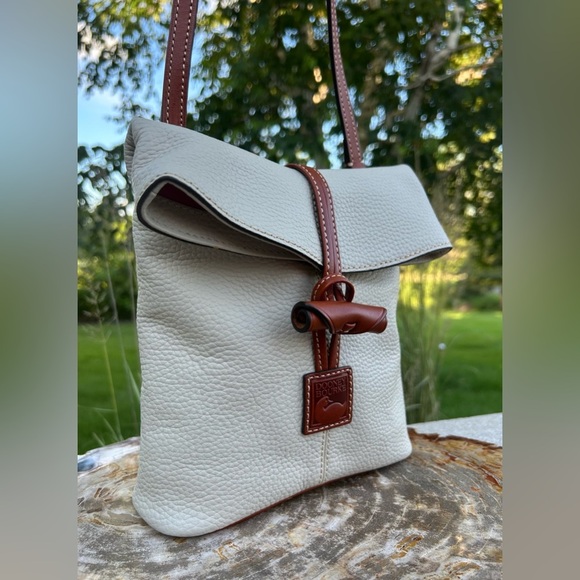 Dooney & Bourke White Pebble Grain Leather Toggle Crossbody EUC - Picture 16 of 17